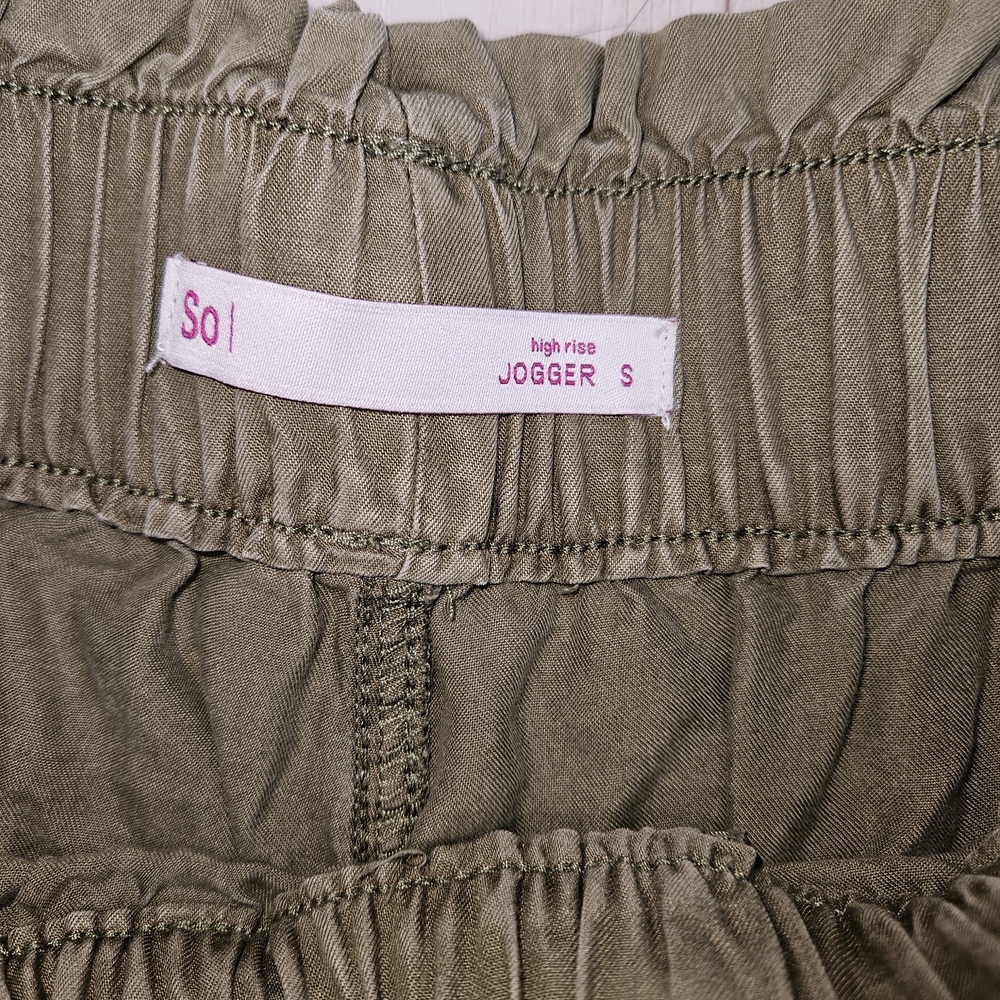 SO High Rise Jogger Pants Olive Green Smocked Waist  Women's Size Small - Picture 5 of 12